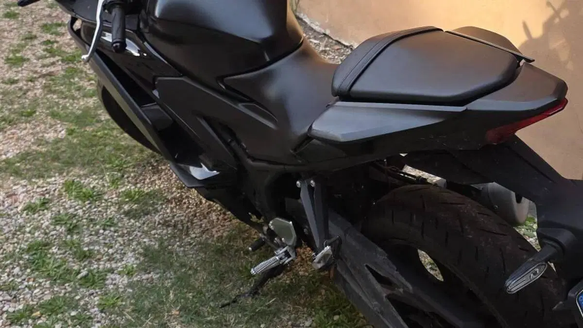 Yamaha YZF R3 (2025 - 26)  (2)