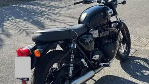 Triumph Bonneville T100 (2021 - 25) 