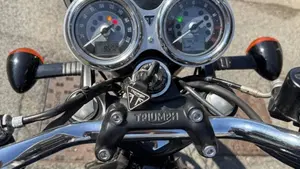 Triumph Bonneville T100 (2021 - 25)  (3)