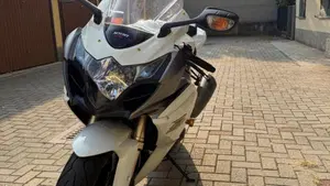 Suzuki GSX-R1000 (2009 - 11)  (7)