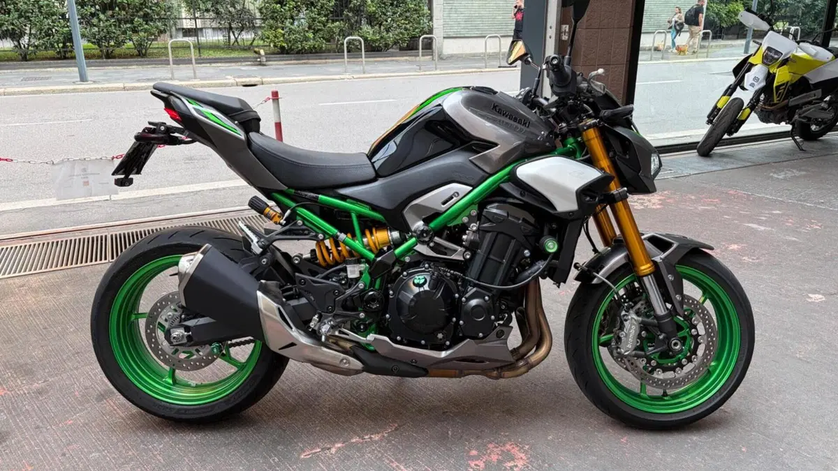 Kawasaki Z 900 SE (2025 - 27) 
