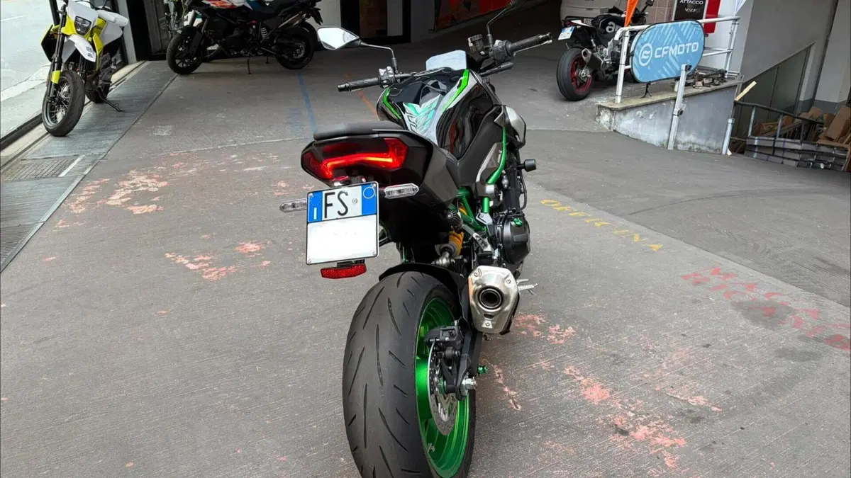Kawasaki Z 900 SE (2025 - 27)  (3)