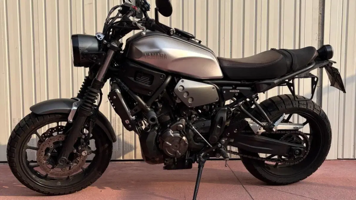 Yamaha XSR 700 ABS (2016 - 20)  (2)