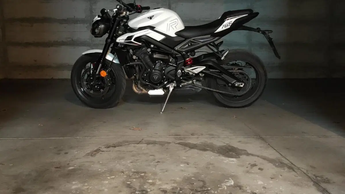 Triumph Street Triple 765 Moto2 Edition (2023 - 24)  (2)