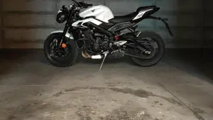 Triumph Street Triple 765 Moto2 Edition (2023 - 24)  (2)