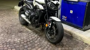 Triumph Street Triple 765 Moto2 Edition (2023 - 24)  (3)