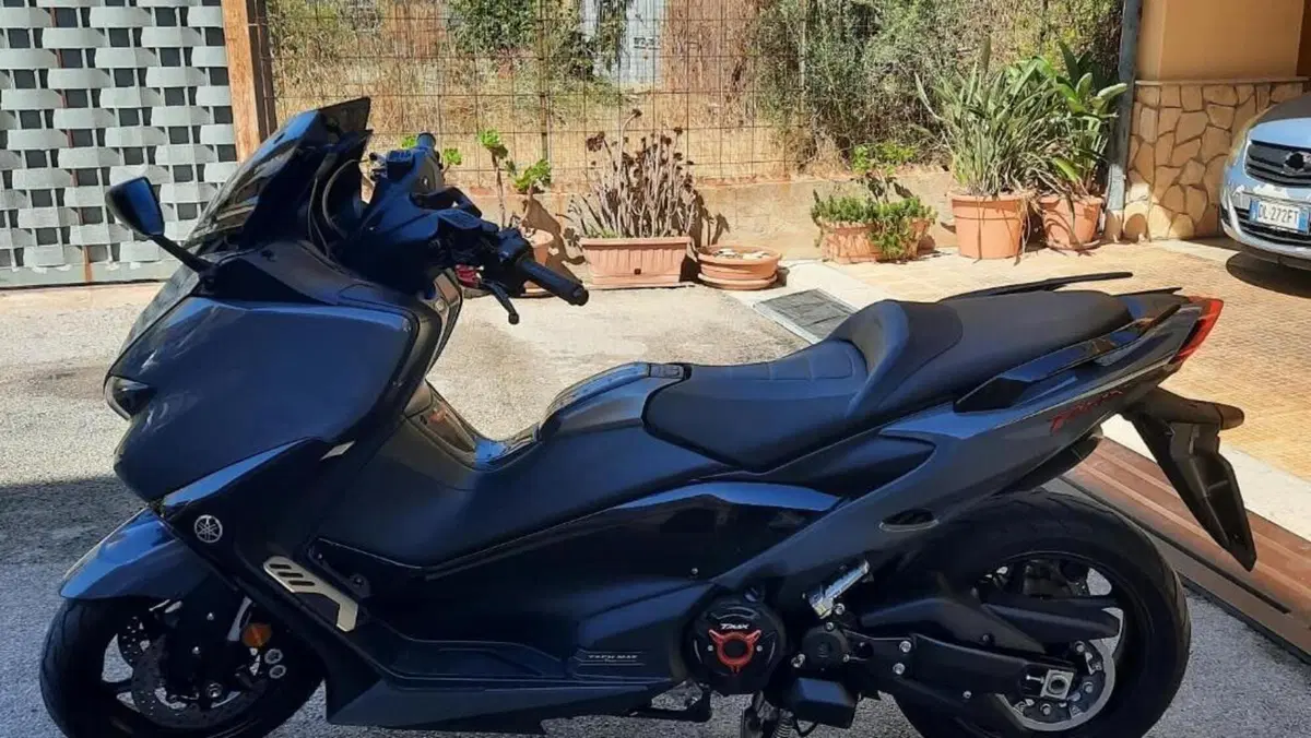 Yamaha T-Max 560 Tech Max (2021)  (4)