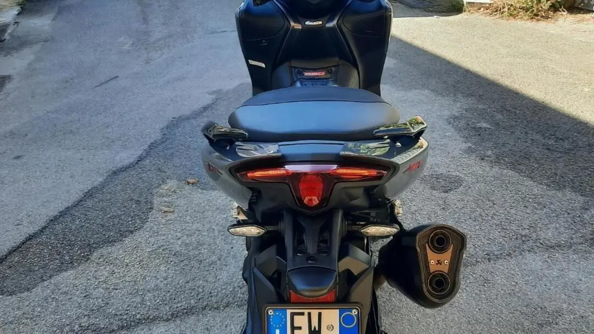 Yamaha T-Max 560 Tech Max (2021)  (5)