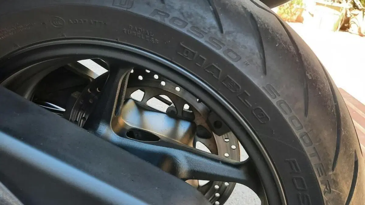 Yamaha T-Max 560 Tech Max (2021)  (7)