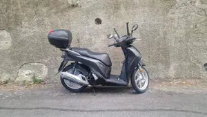 Honda SH 150i (2017 - 19)  (2)