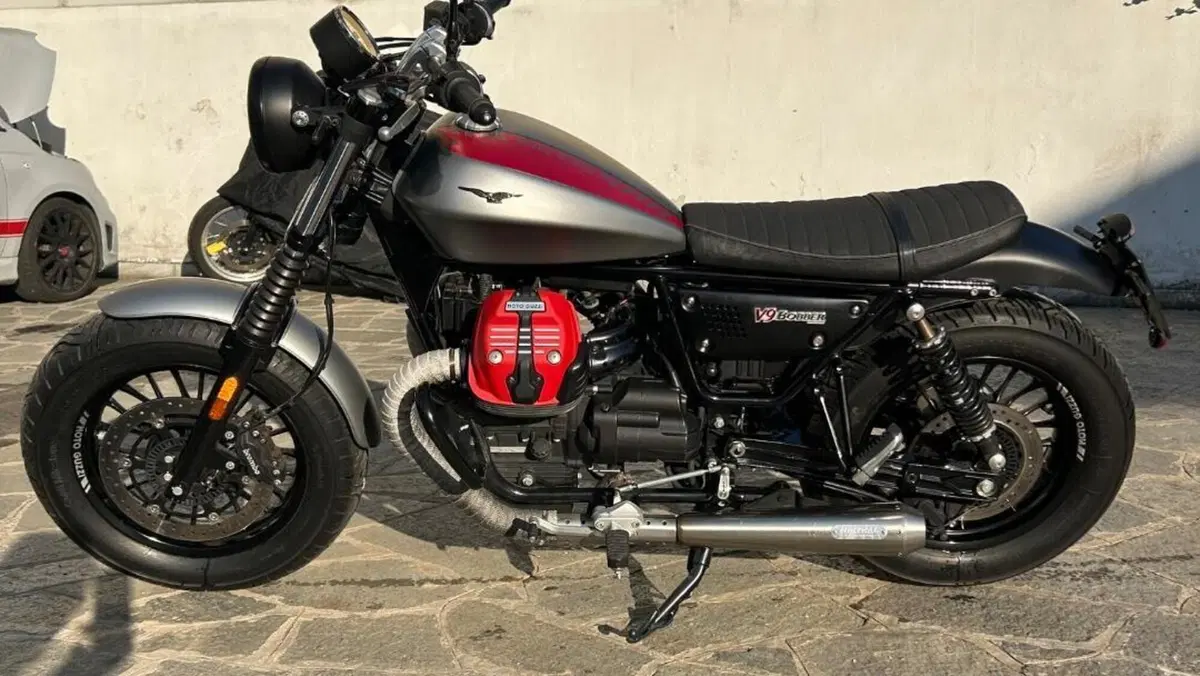 Moto Guzzi V9 Bobber (2016 - 18) 