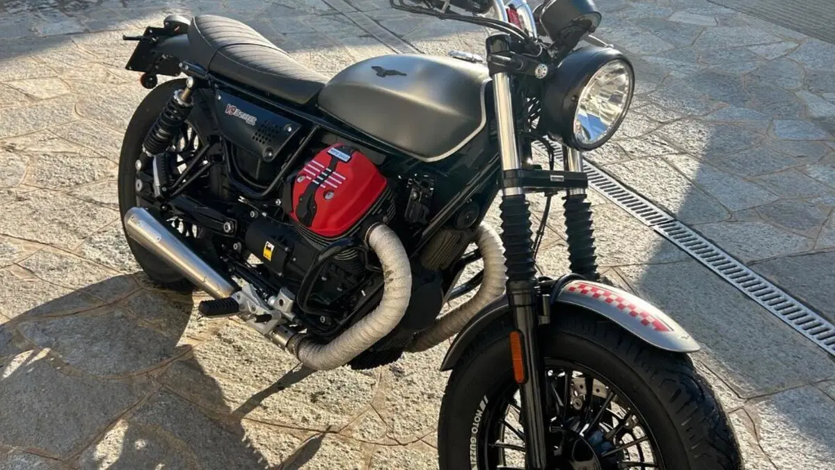 Moto Guzzi V9 Bobber (2016 - 18)  (2)