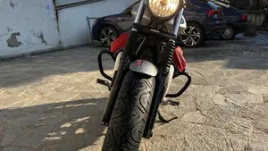 Moto Guzzi V9 Bobber (2016 - 18)  (3)