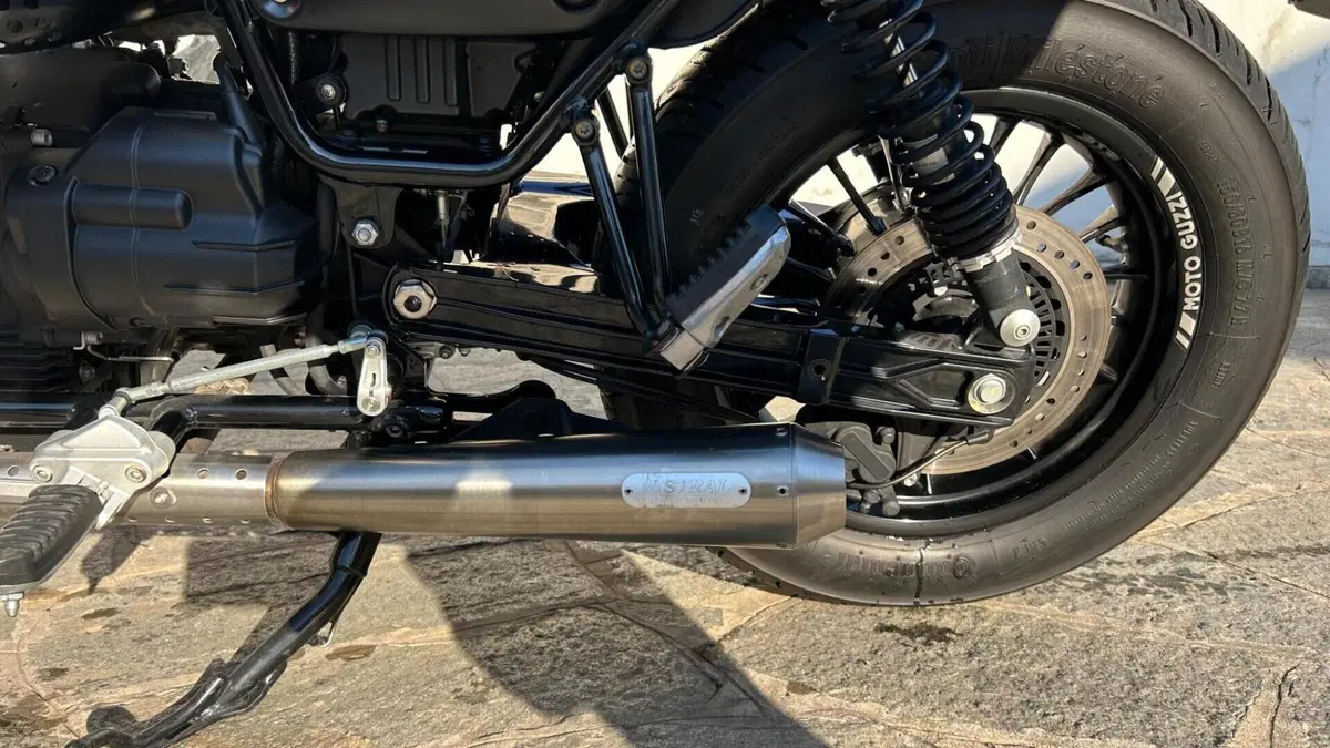 Moto Guzzi V9 Bobber (2016 - 18)  (6)