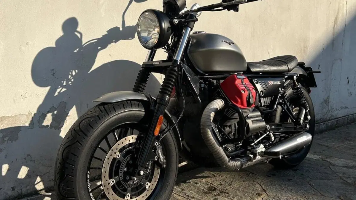 Moto Guzzi V9 Bobber (2016 - 18)  (10)