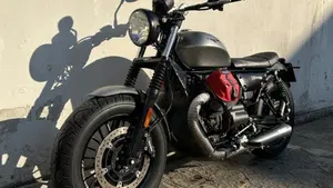 Moto Guzzi V9 Bobber (2016 - 18)  (10)