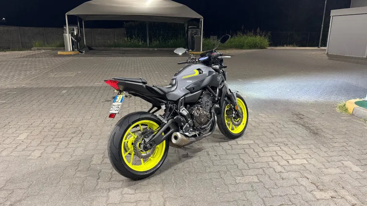 Yamaha MT-07 (2017 - 18)  (2)