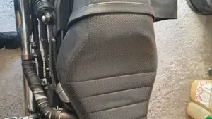 Harley-Davidson 883 Iron (2009 - 11) - XL 883N  (12)