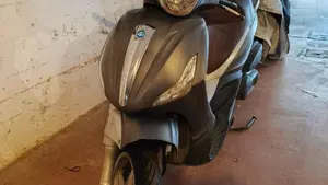 Piaggio Beverly 350 ABS (2016 - 20)  (2)
