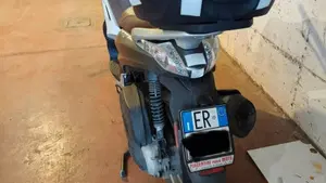 Piaggio Beverly 350 ABS (2016 - 20)  (4)
