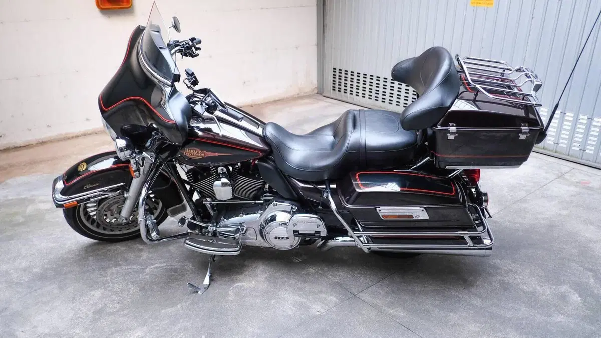 Harley-Davidson 1690 Electra Glide Classic (2010 - 12) - FLHTC  (4)