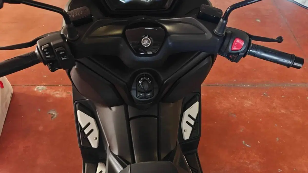 Yamaha X-Max 300 (2025 - 26)  (5)