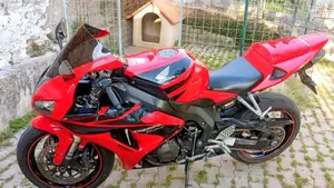 Honda CBR 1000 RR Fireblade (2006 - 07)  (2)