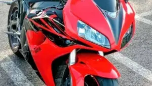 Honda CBR 1000 RR Fireblade (2006 - 07)  (3)