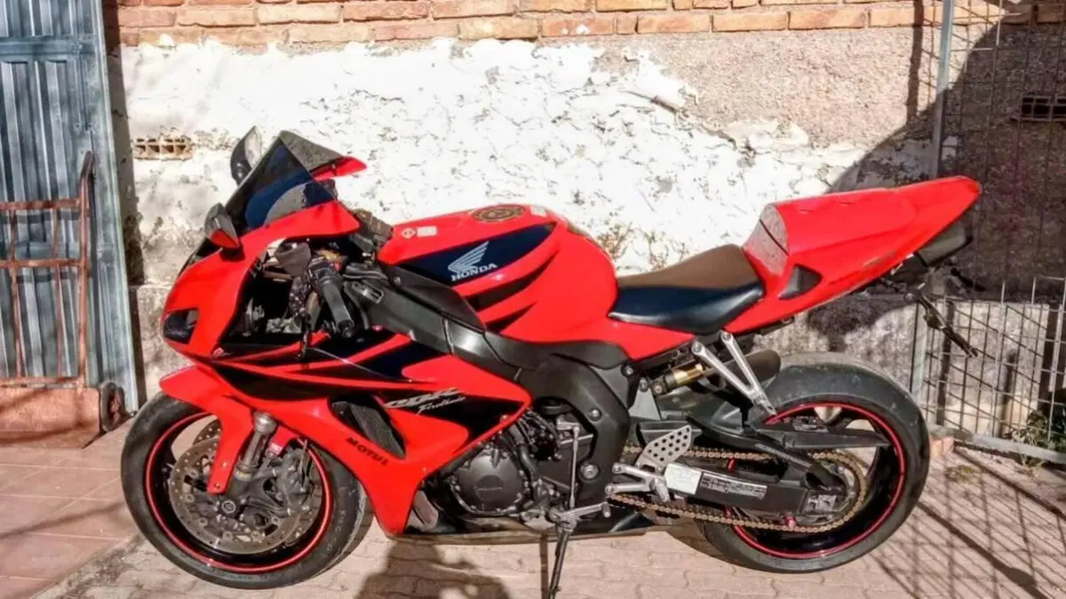Honda CBR 1000 RR Fireblade (2006 - 07)  (4)