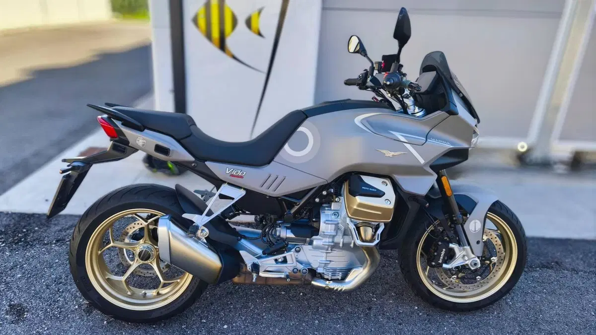 Moto Guzzi V100 Mandello Aviazione Navale (2023 - 24)  (2)