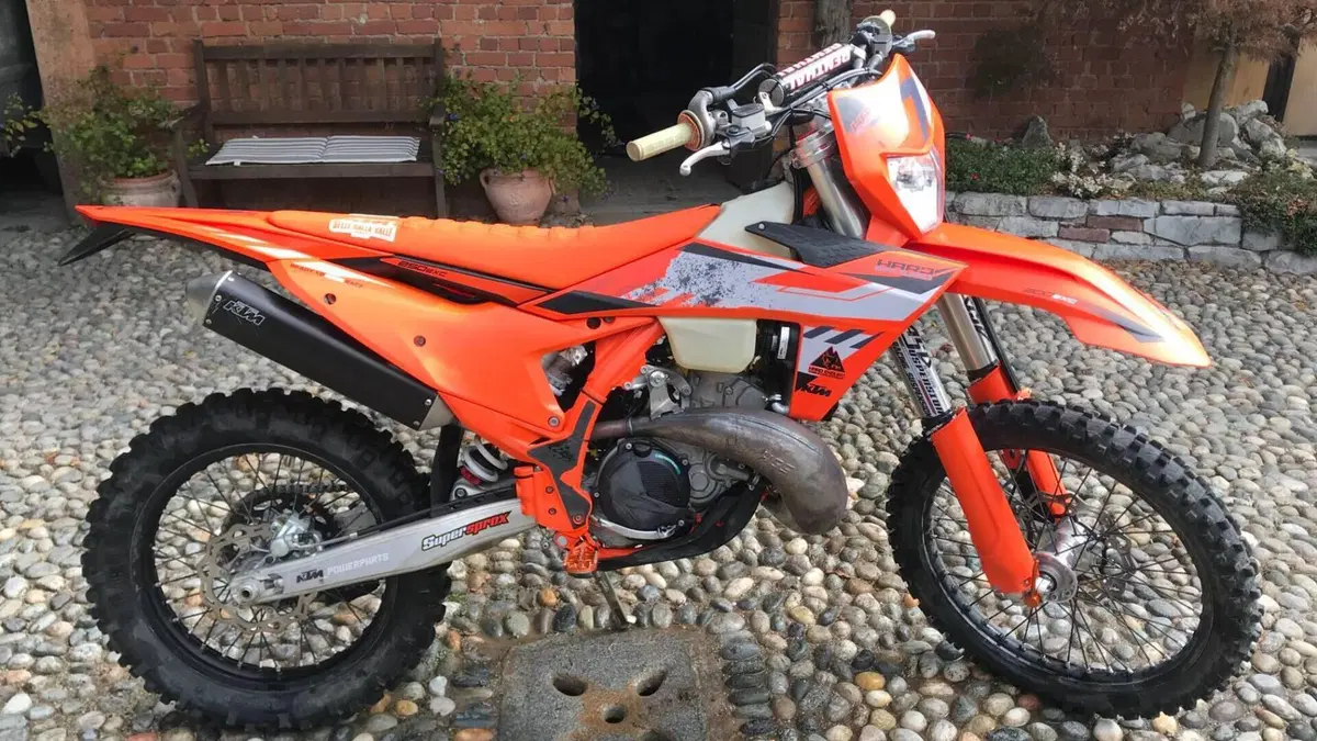 KTM 250 EXC Champion Edition (2025)  (2)