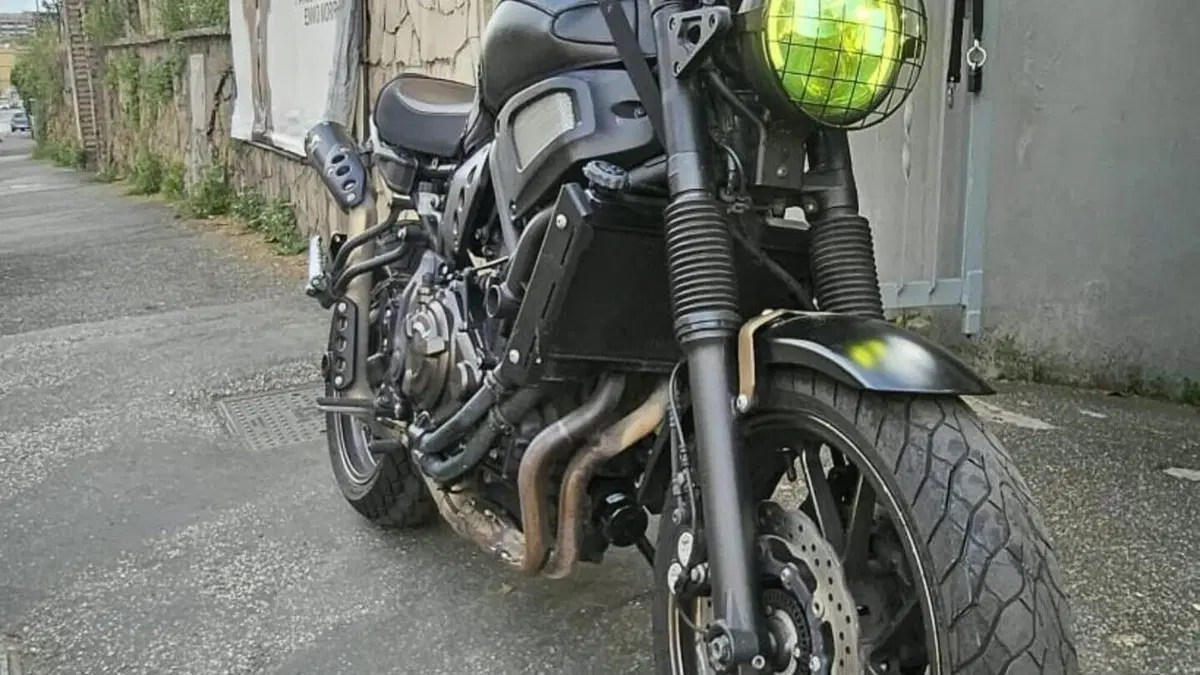 Yamaha XSR 700 ABS (2016 - 20)  (2)