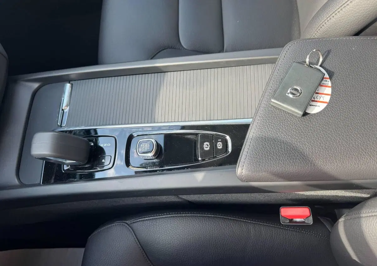 Volvo XC60 B4 (d) AWD Geartronic Momentum (19)