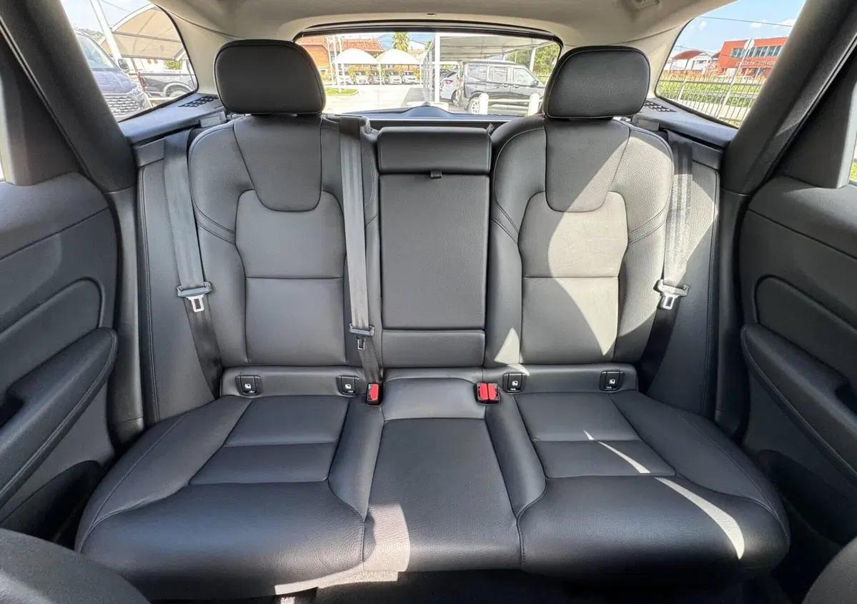 Volvo XC60 B4 (d) AWD Geartronic Momentum (12)