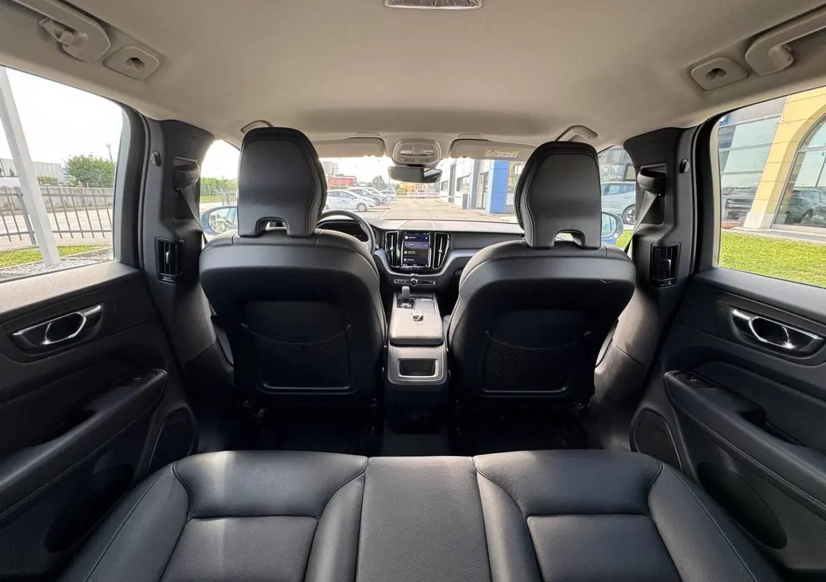 Volvo XC60 B4 (d) AWD Geartronic Momentum (14)