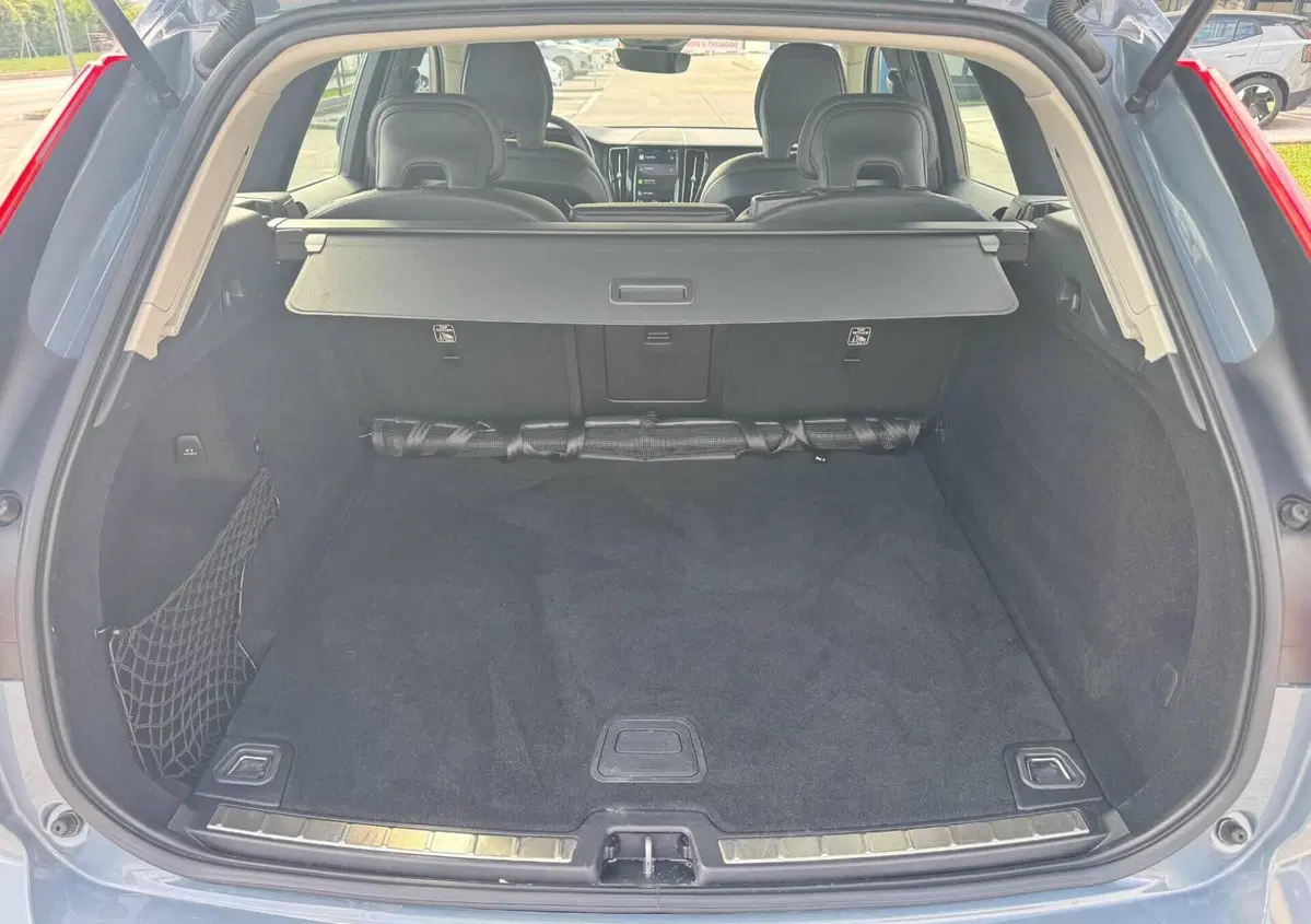 Volvo XC60 B4 (d) AWD Geartronic Momentum (6)