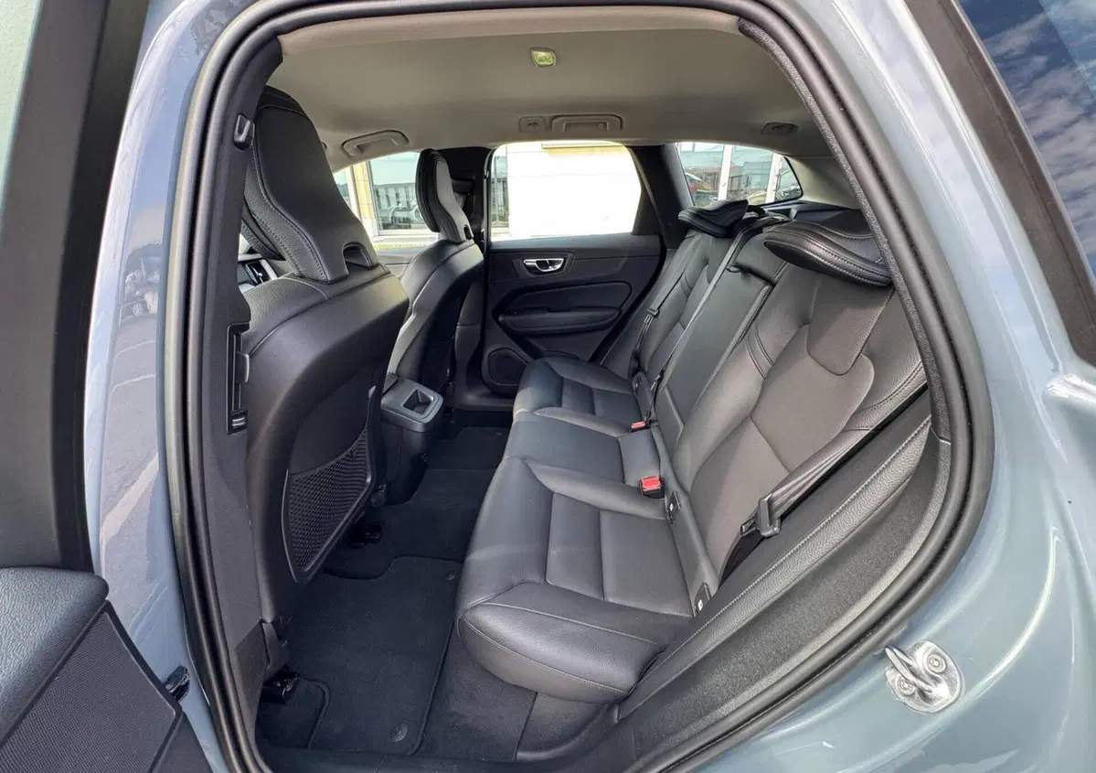Volvo XC60 B4 (d) AWD Geartronic Momentum (11)