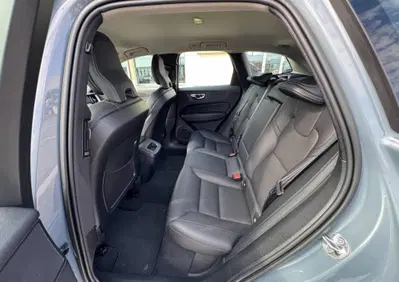 Volvo XC60 B4 (d) AWD Geartronic Momentum (11)