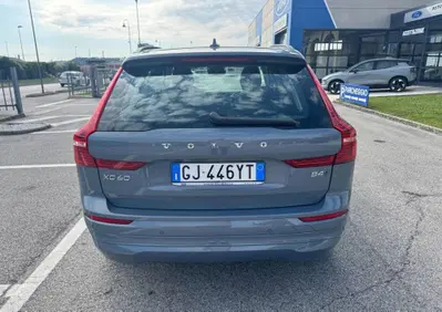 Volvo XC60 B4 (d) AWD Geartronic Momentum (5)