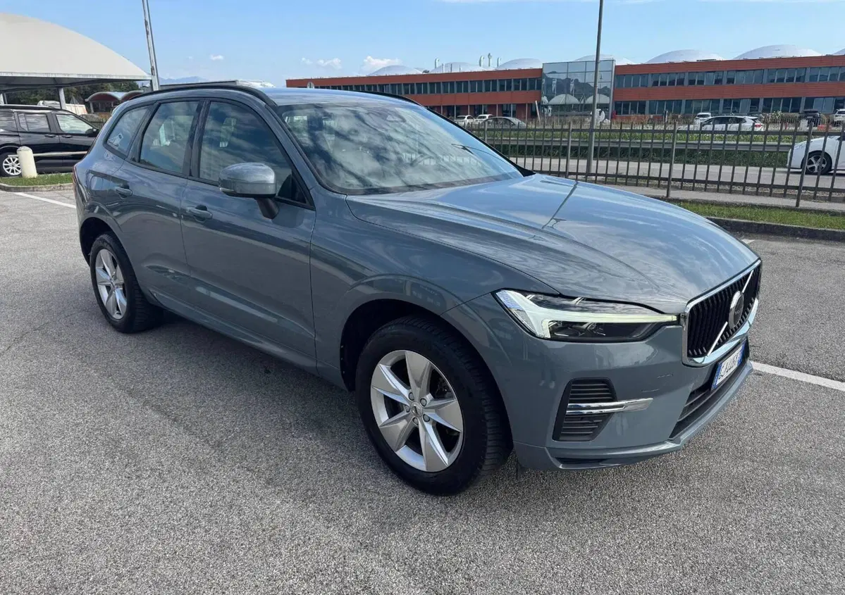 Volvo XC60 B4 (d) AWD Geartronic Momentum (2)