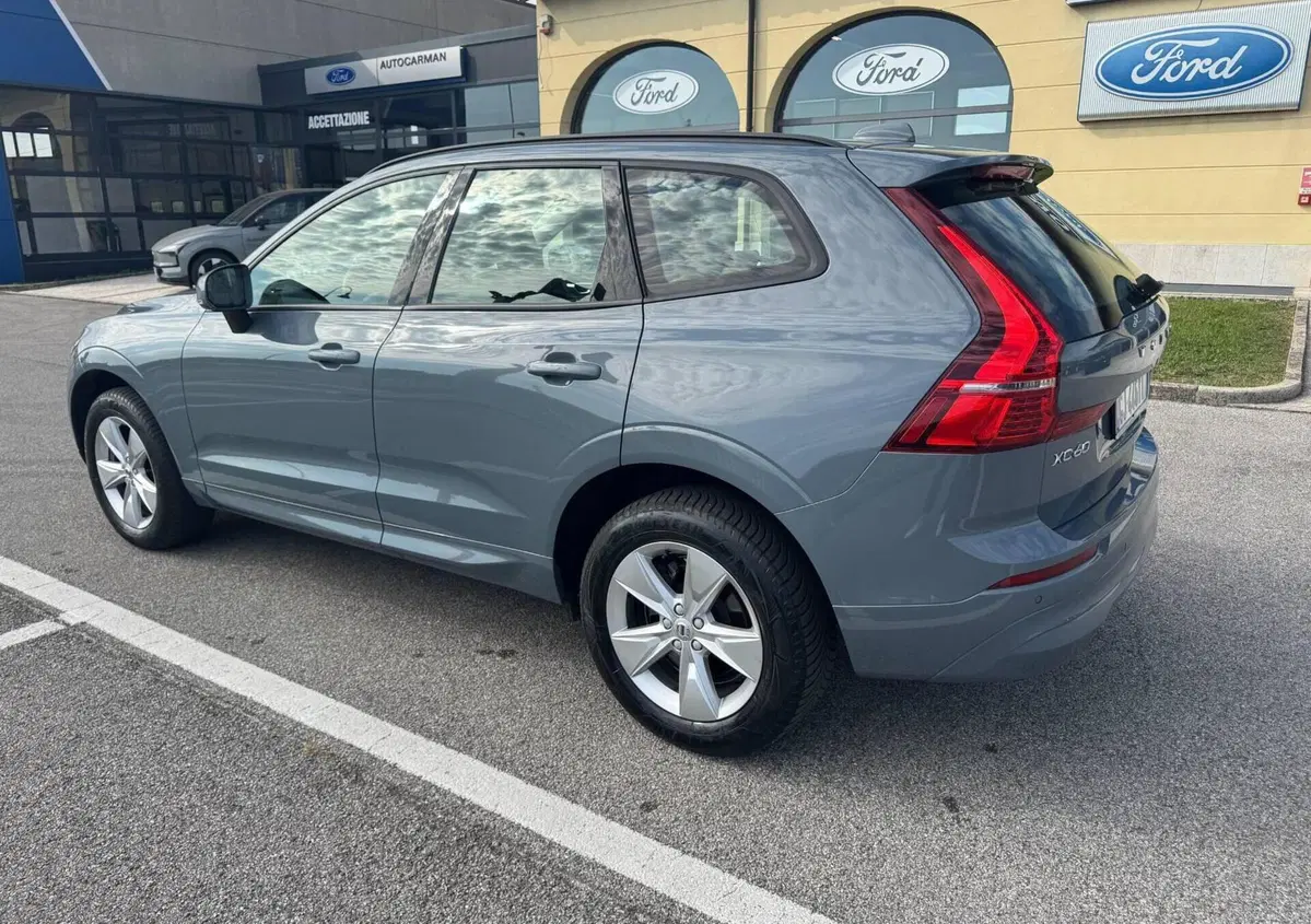 Volvo XC60 B4 (d) AWD Geartronic Momentum (4)