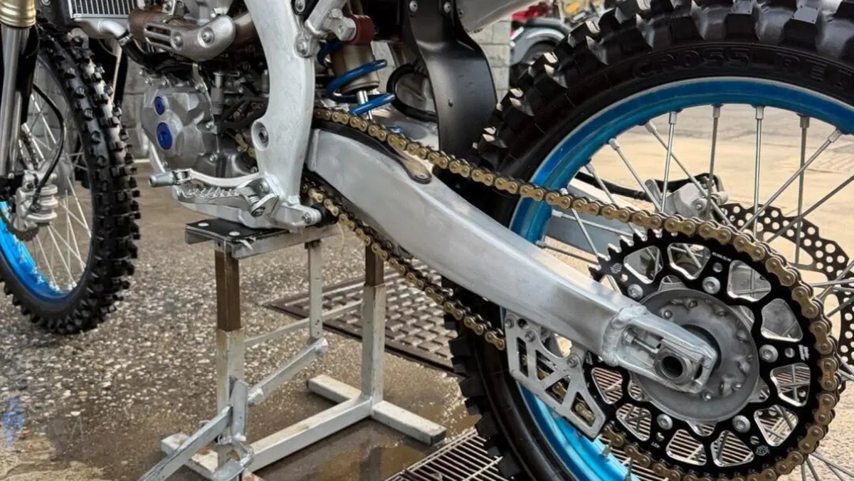 Yamaha YZ 450 F Monster Energy Yamaha Racing Edition (2025)  (4)
