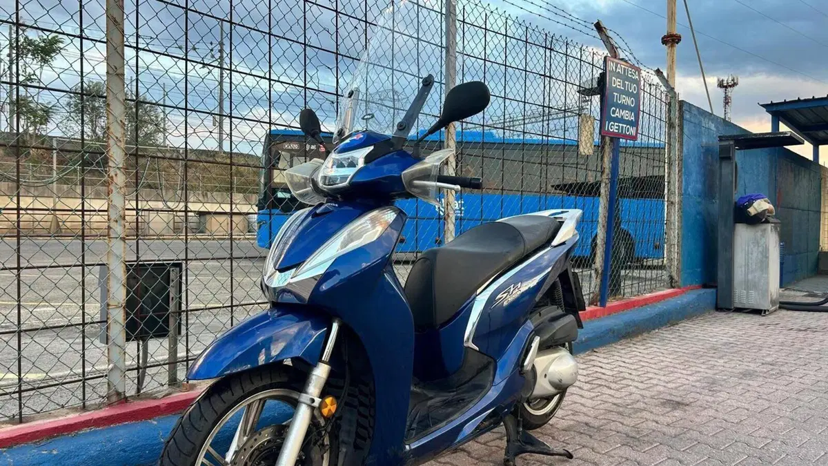 Honda SH 300 i ABS (2016 - 20)  (2)