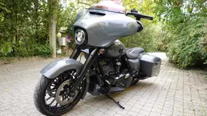 Harley-Davidson 107 Street Glide Special (2017 - 19) - FLHXS  (2)