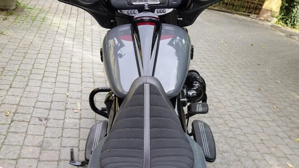 Harley-Davidson 107 Street Glide Special (2017 - 19) - FLHXS  (4)
