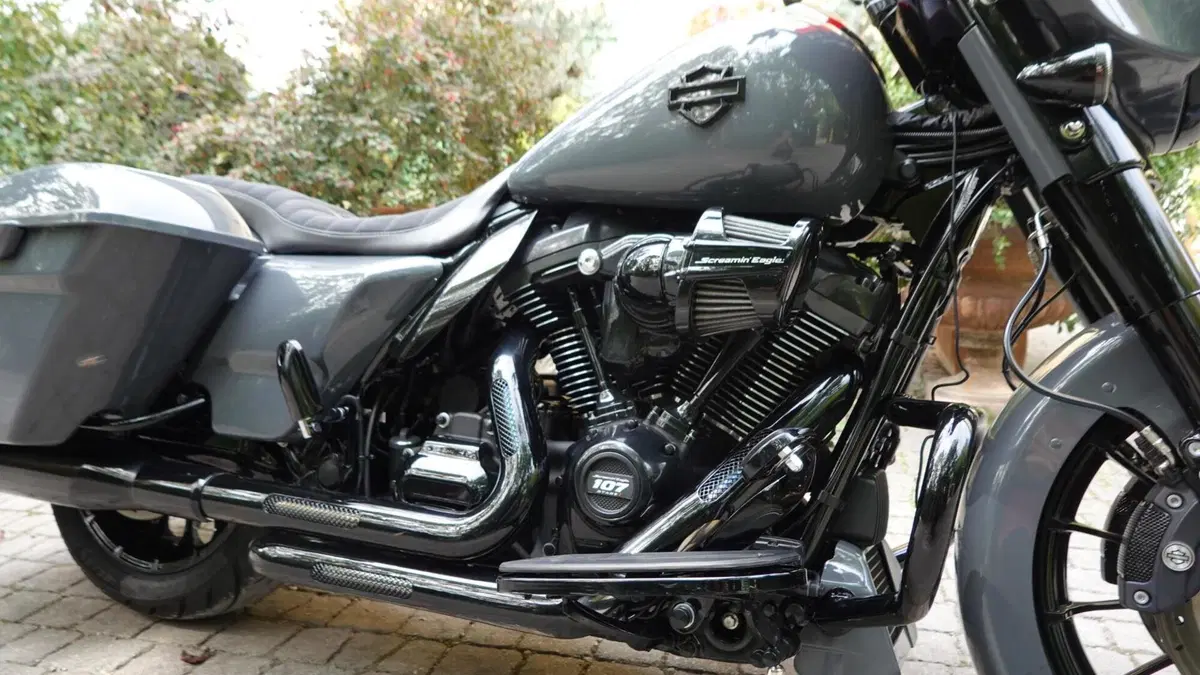 Harley-Davidson 107 Street Glide Special (2017 - 19) - FLHXS  (5)