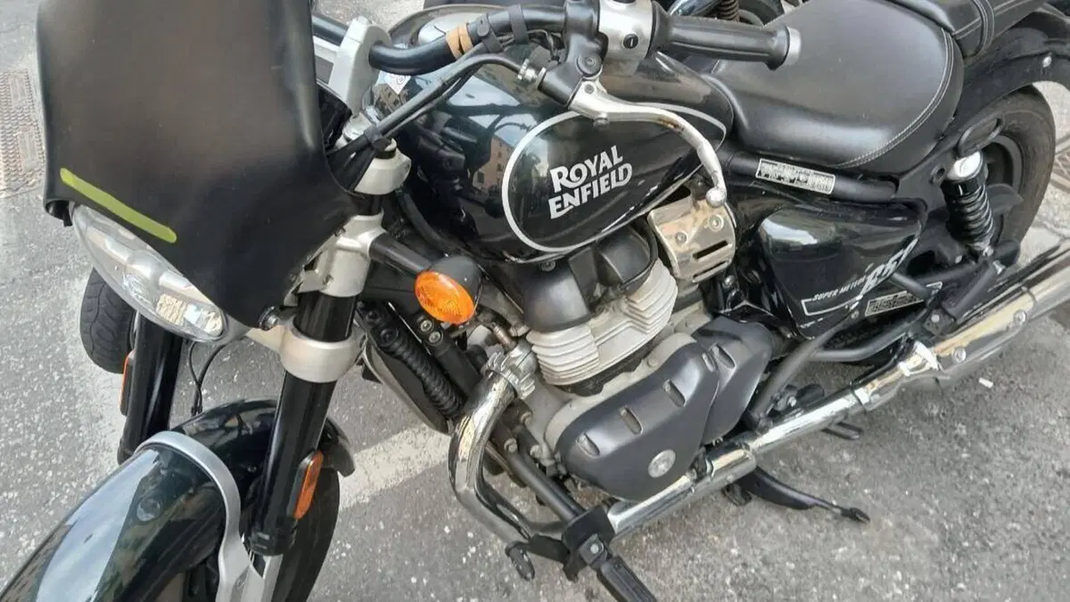 Royal Enfield Super Meteor 650 (2023 - 26)  (2)