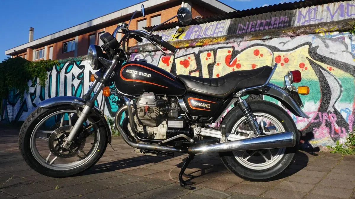 Moto Guzzi   (2)