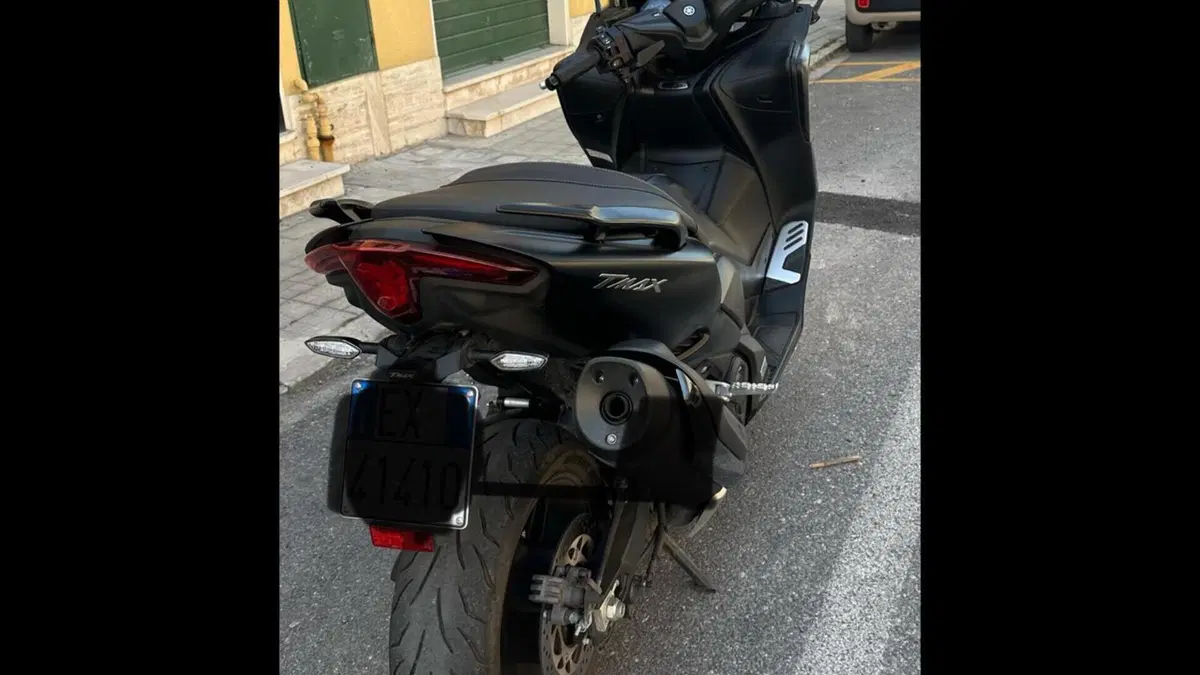 Yamaha T-Max 560 (2020 - 21)  (3)