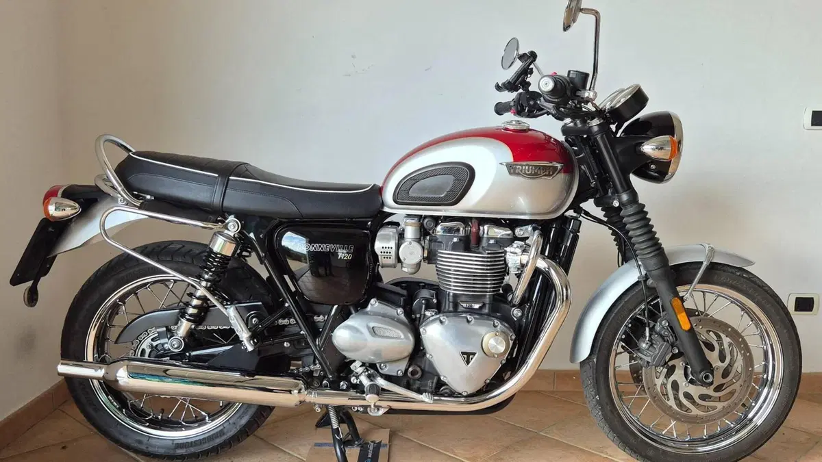 Triumph Bonneville T120 (2016 - 20)  (2)